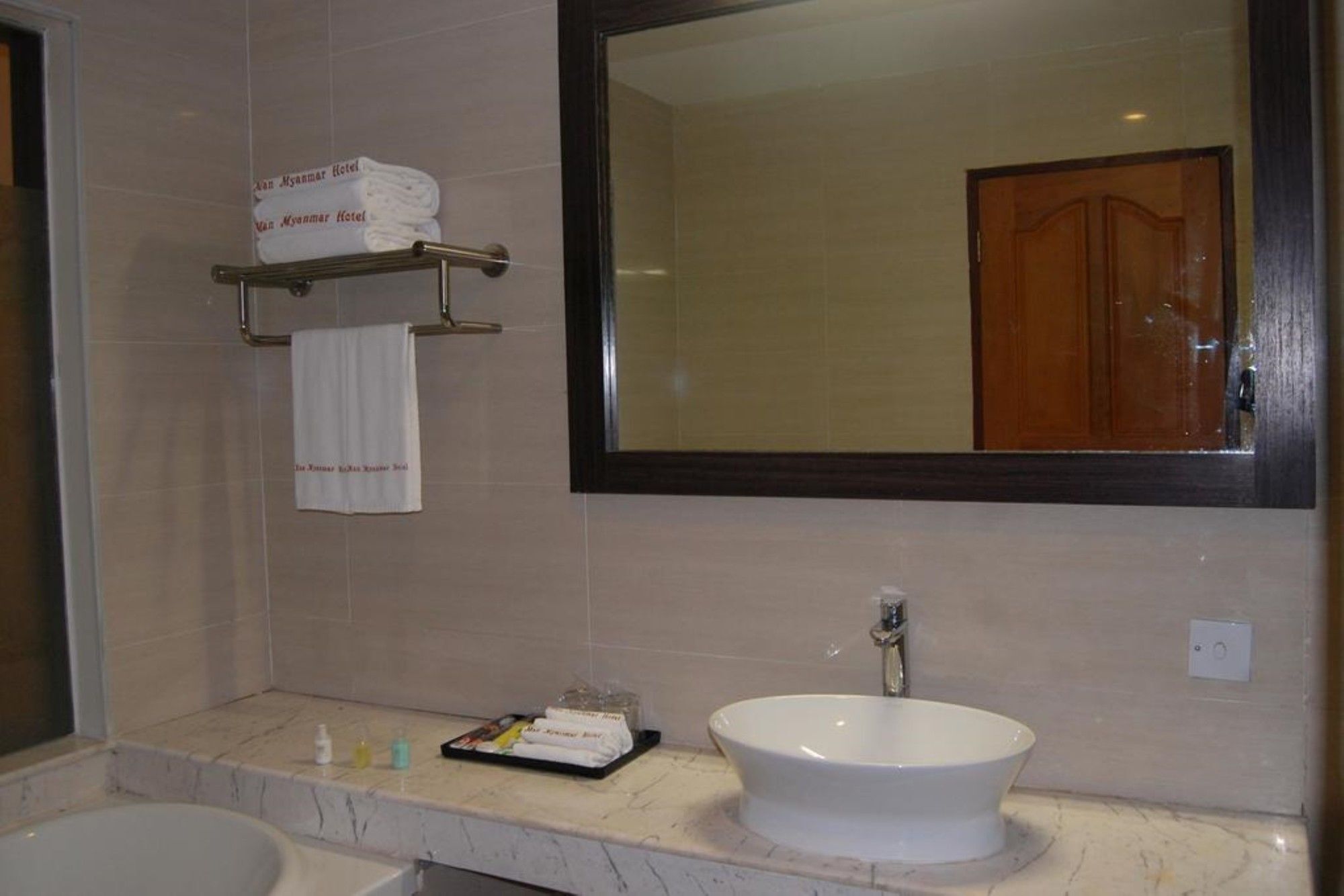Man Myanmar Hotel Naypyidaw Bagian luar foto